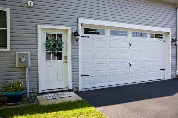 24/7 Emergency Garage Door Panel Replacement experts in Elk Mound, WI